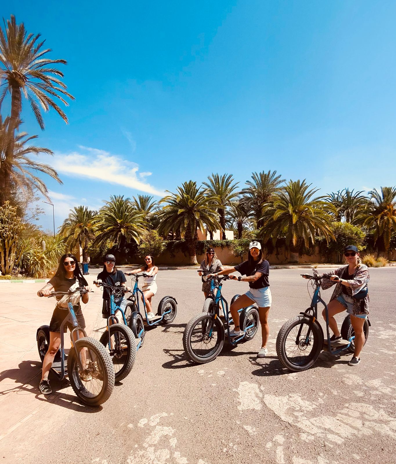Groupe d'amis en vélo